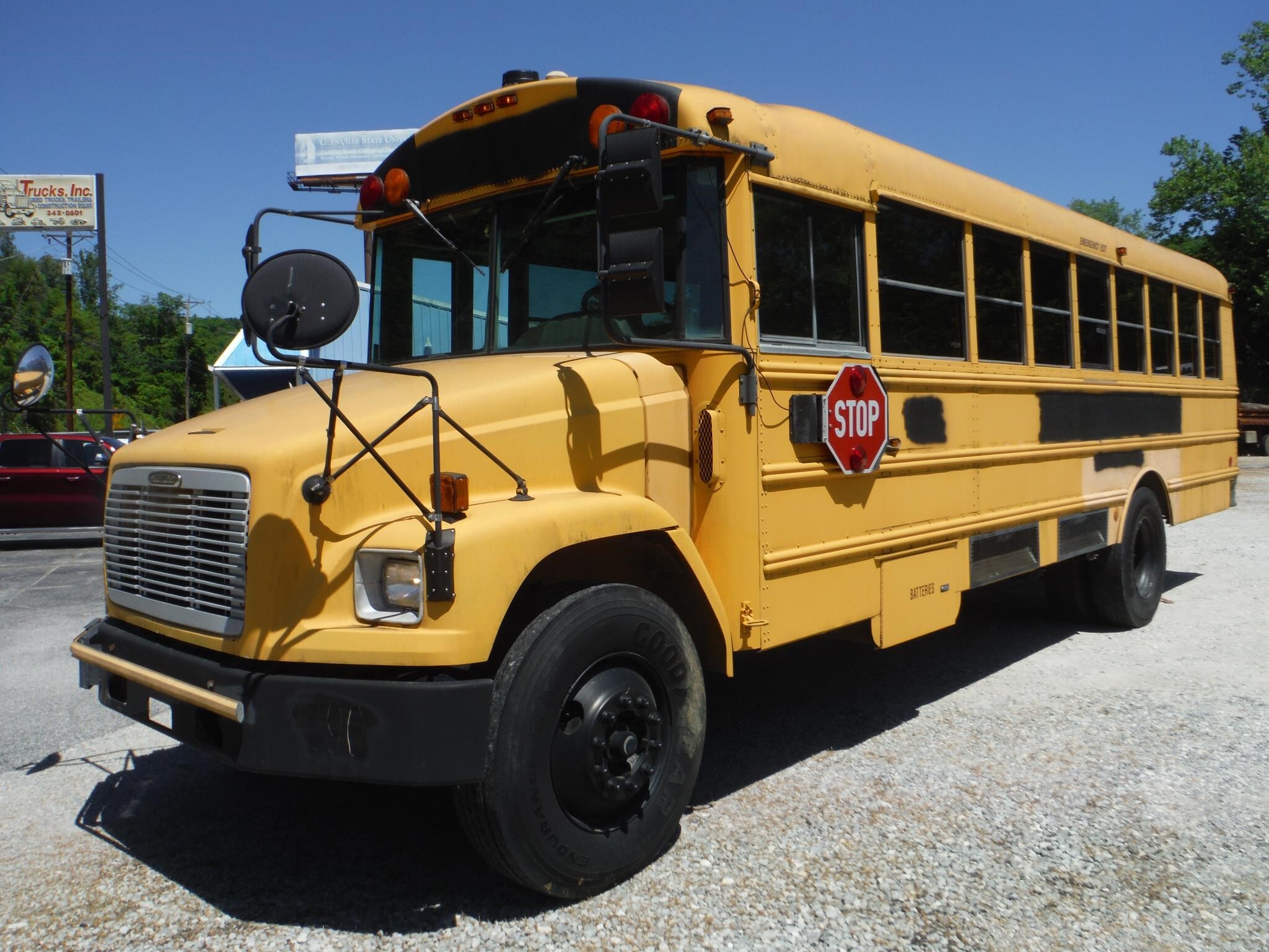 2001 FREIGHTLINER FS65 in Charleston, WV
