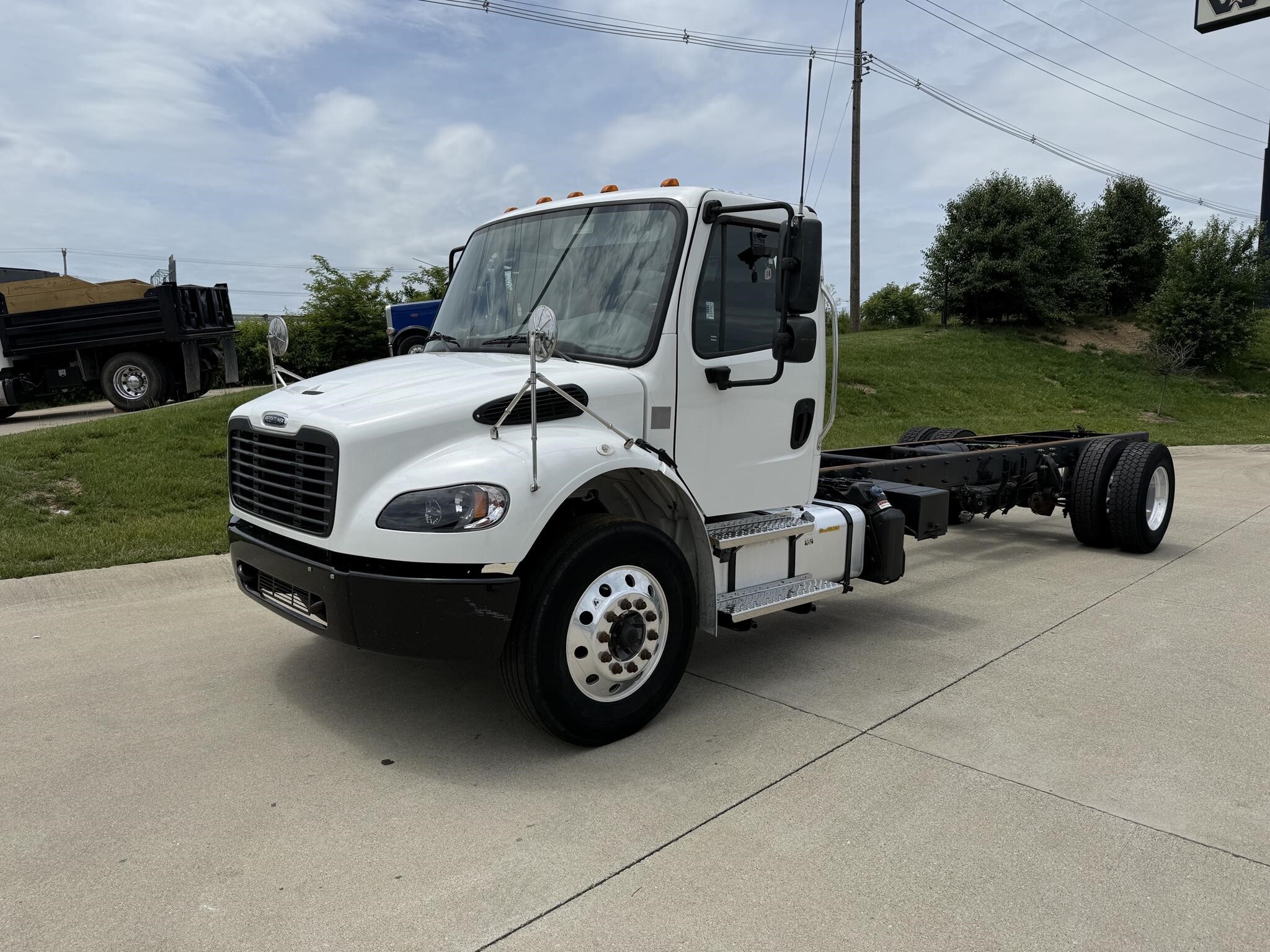 2022 FREIGHTLINER BUSINESS CLASS M2 106 in Cincinnati, OH