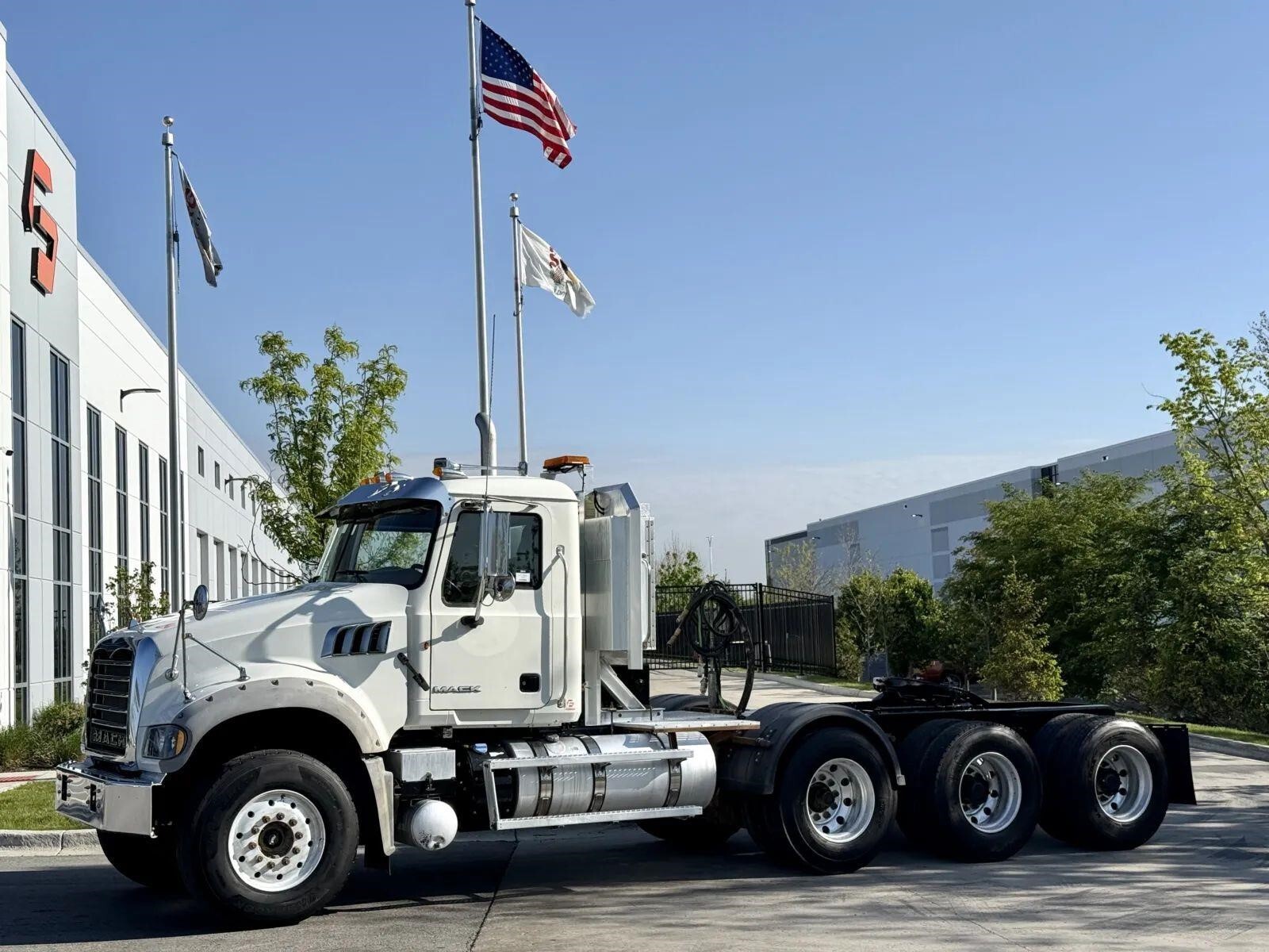 2012 MACK GRANITE GU713 in New Lenox, IL
