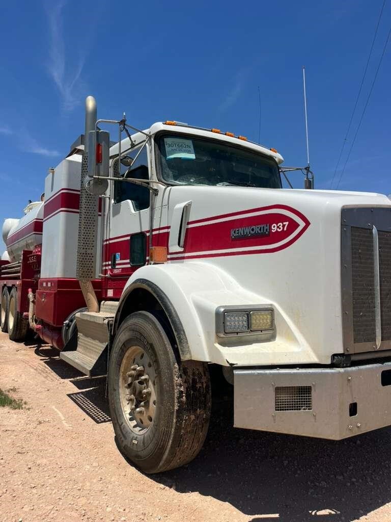 2018 KENWORTH T800 in Brookshire, TX