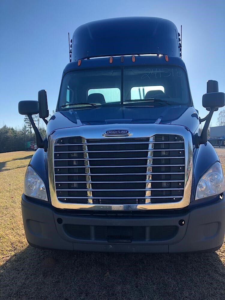 2020 FREIGHTLINER CASCADIA 125 in Philadelphia, PA