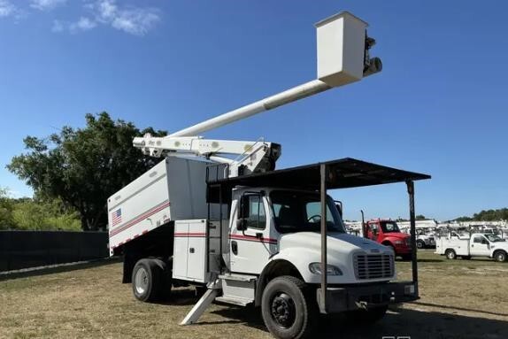 2016 FREIGHTLINER BUSINESS CLASS M2 106 in Miami, FL