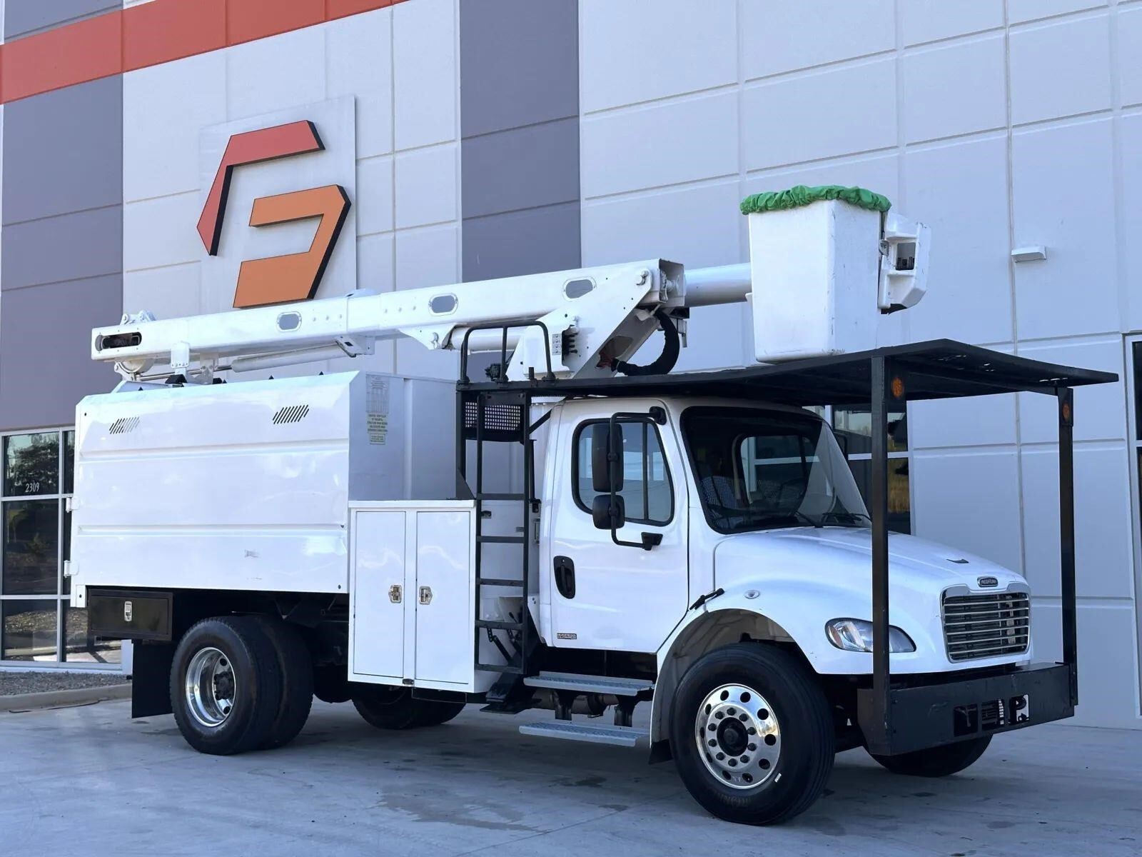 2011 FREIGHTLINER BUSINESS CLASS M2 106 in Greer, SC