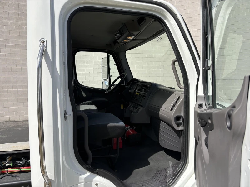 2014 FREIGHTLINER BUSINESS CLASS M2 106