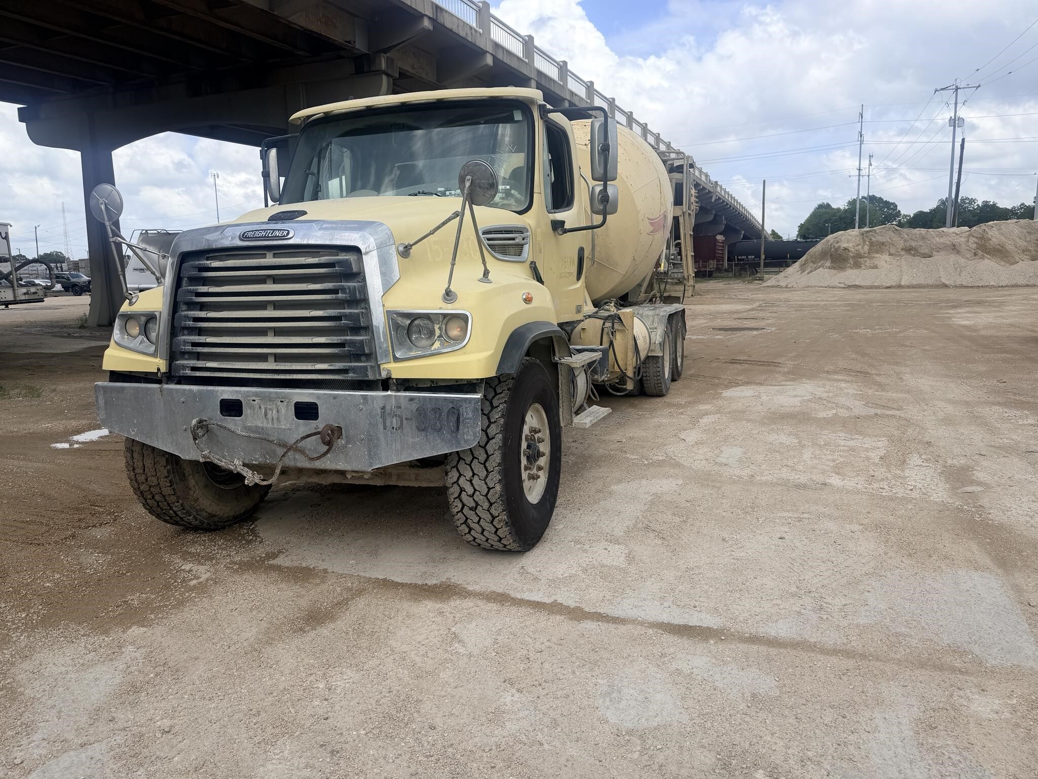 2016 FREIGHTLINER 114 SD in Covington, TN