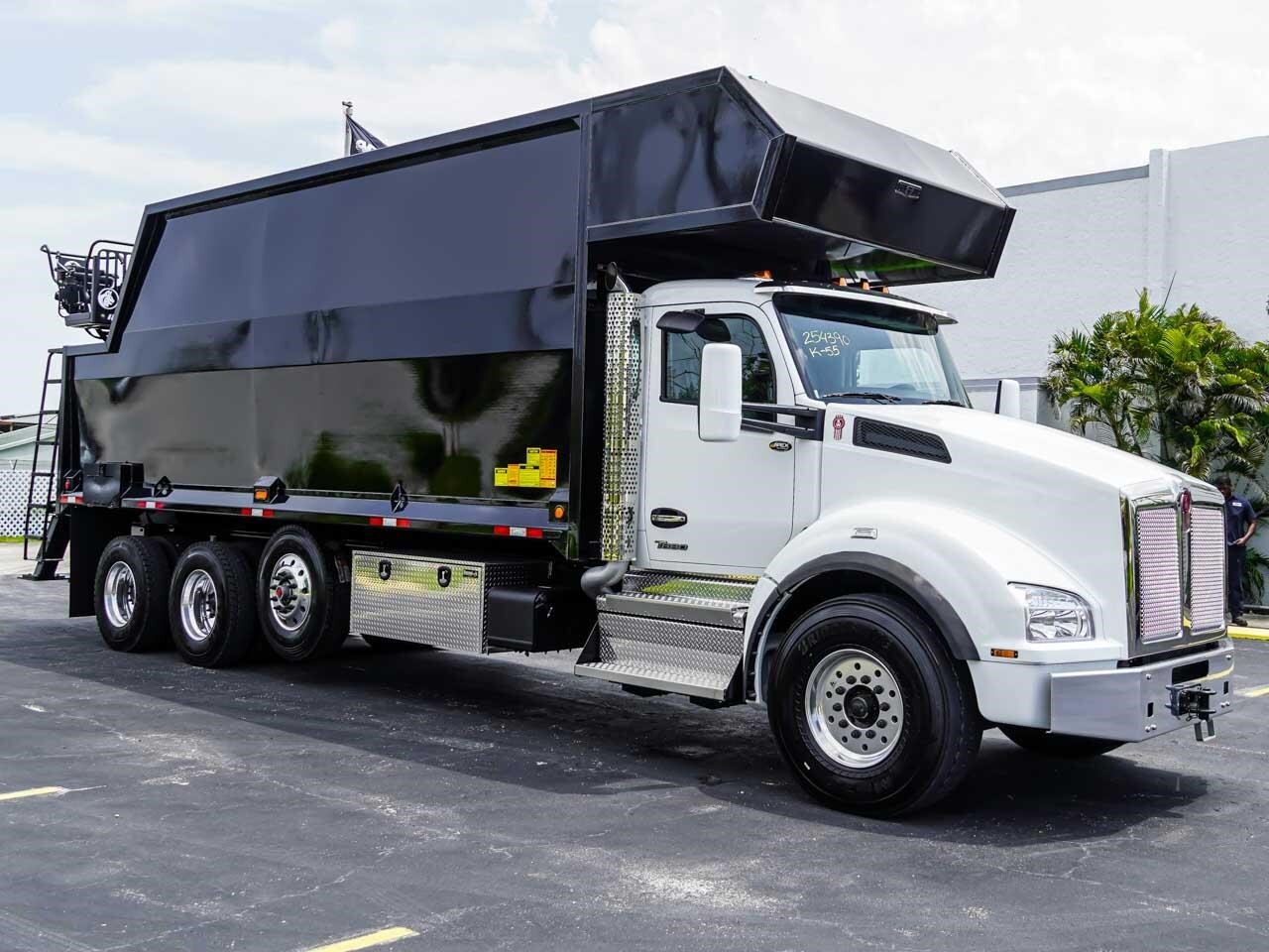 2027 KENWORTH T880 in West Palm Beach, FL