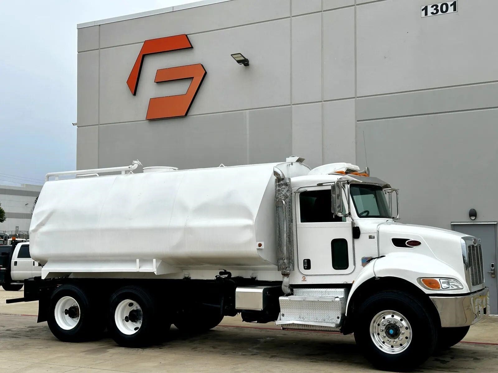 2015 PETERBILT 348 in Hutchins, TX