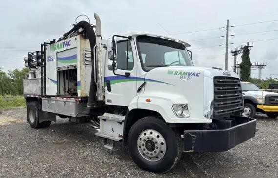 2014 FREIGHTLINER 108 SD in Miami, FL