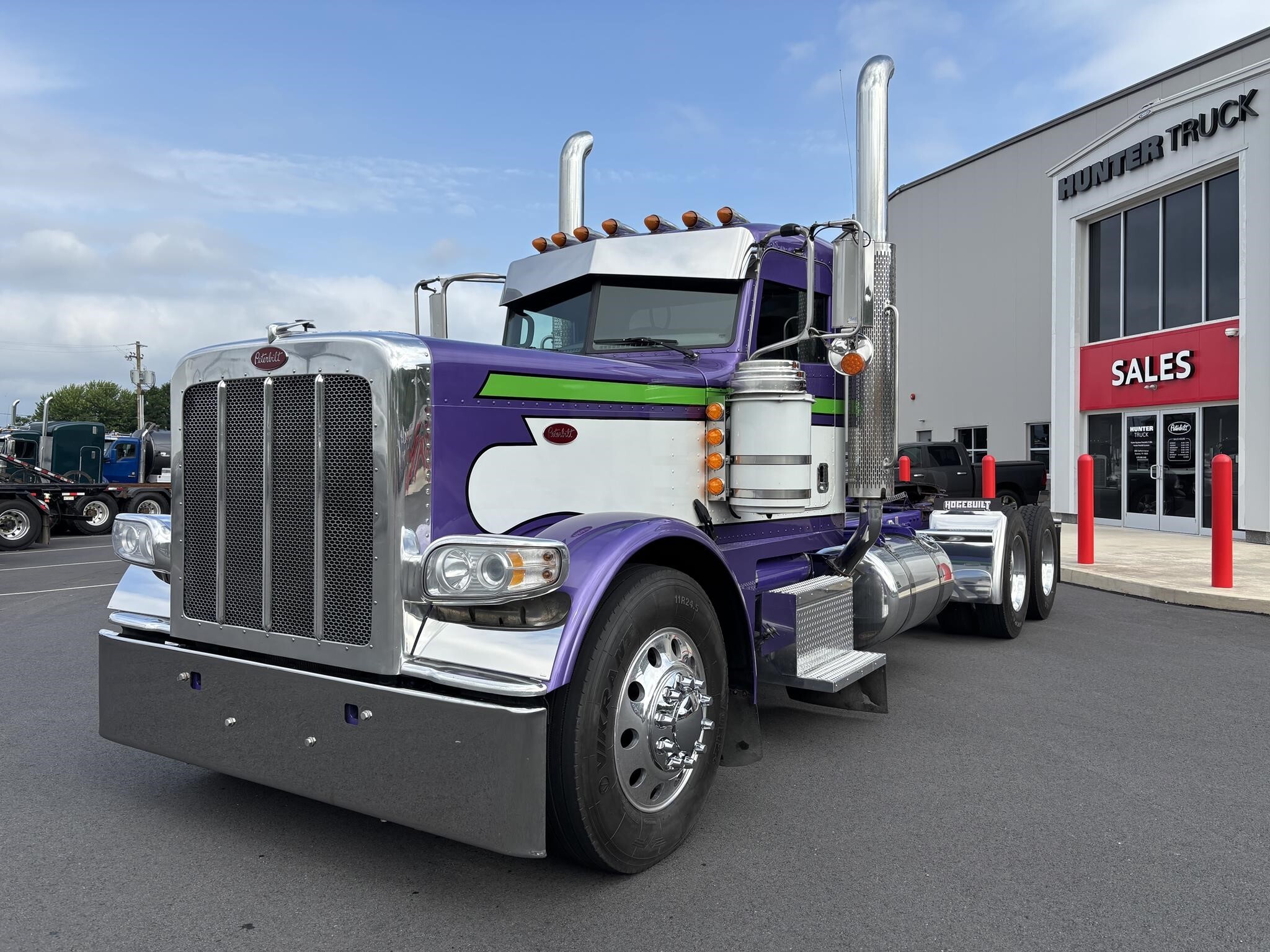 2022 PETERBILT 389 in Bartonsville, PA