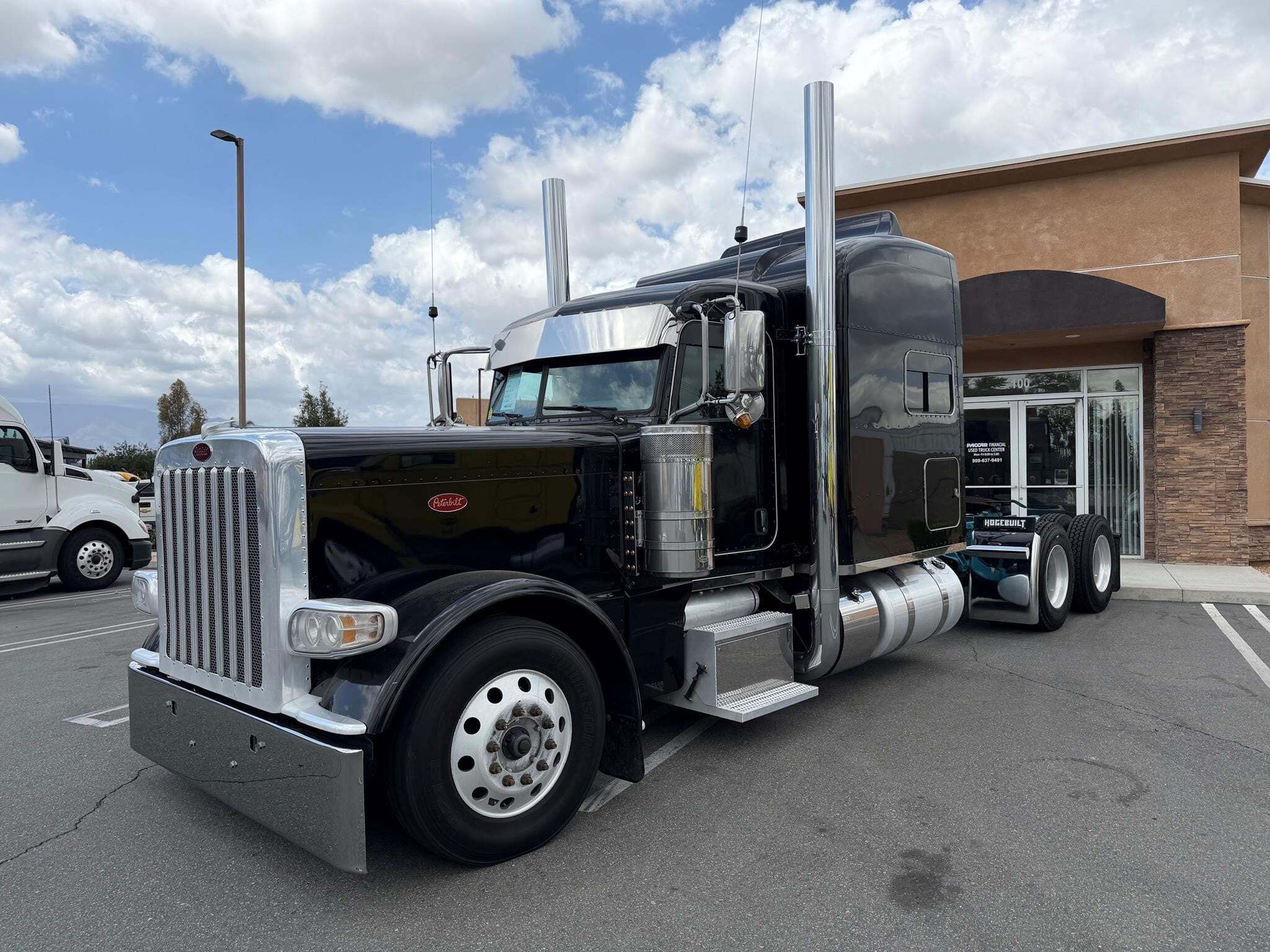 2023 PETERBILT 389 in Fontana, CA