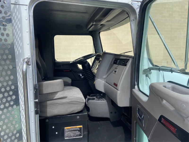 2011 KENWORTH T370