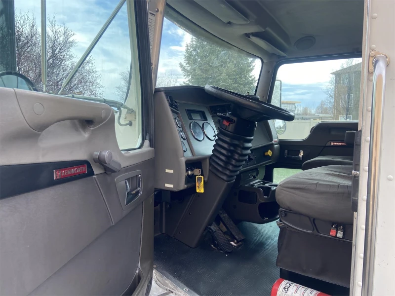 2011 KENWORTH T370