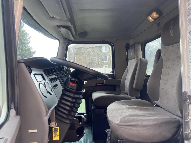 2011 KENWORTH T370