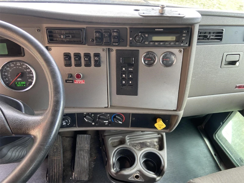 2011 KENWORTH T370