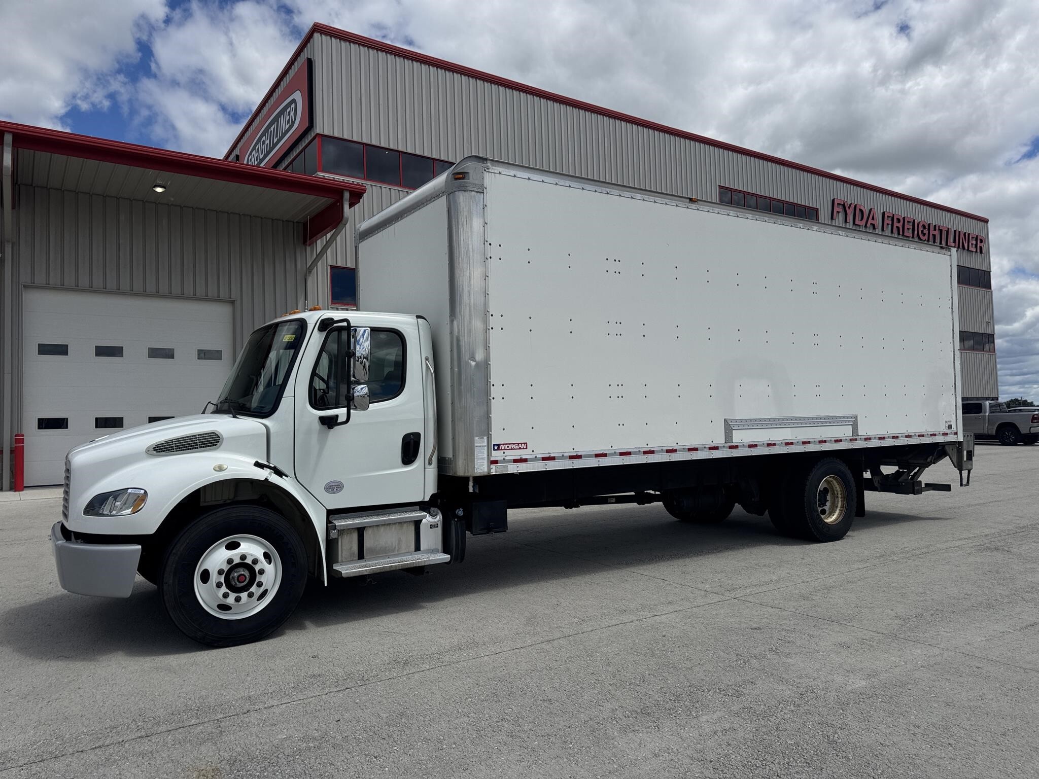 2019 FREIGHTLINER BUSINESS CLASS M2 106 in West Jefferson, OH