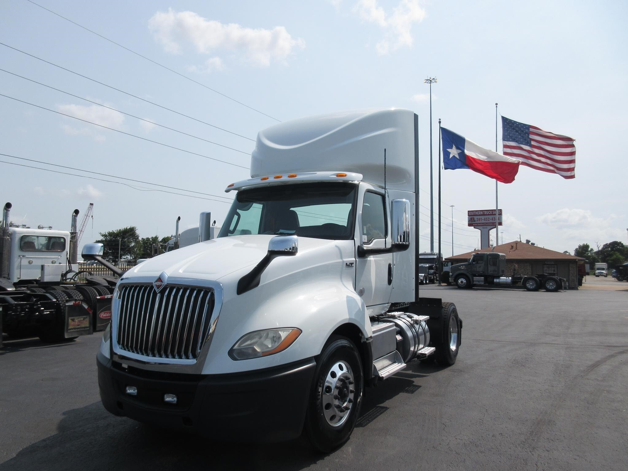 2018 INTERNATIONAL LT in Channelview, TX
