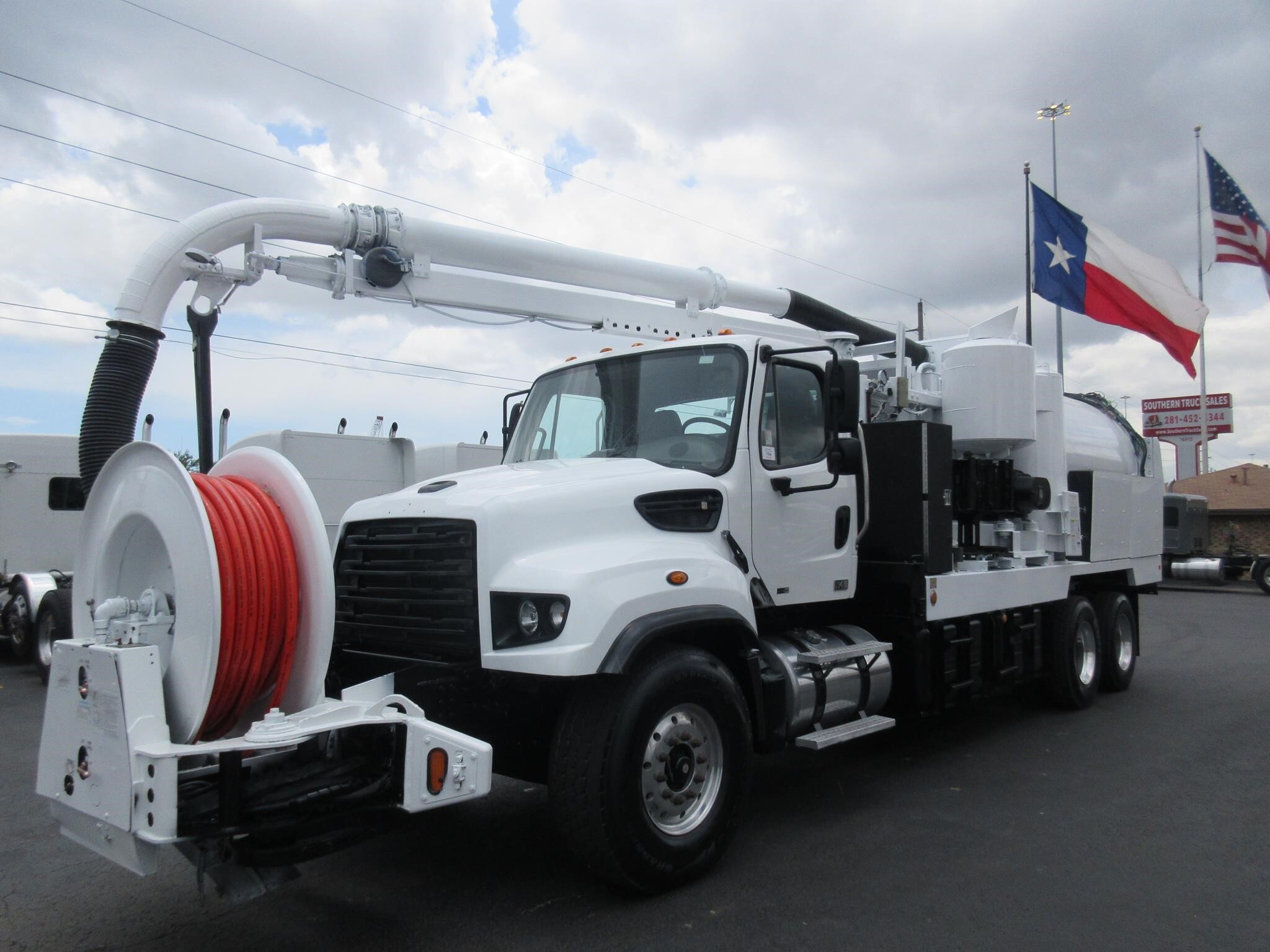 2015 FREIGHTLINER 114 SD in Channelview, TX