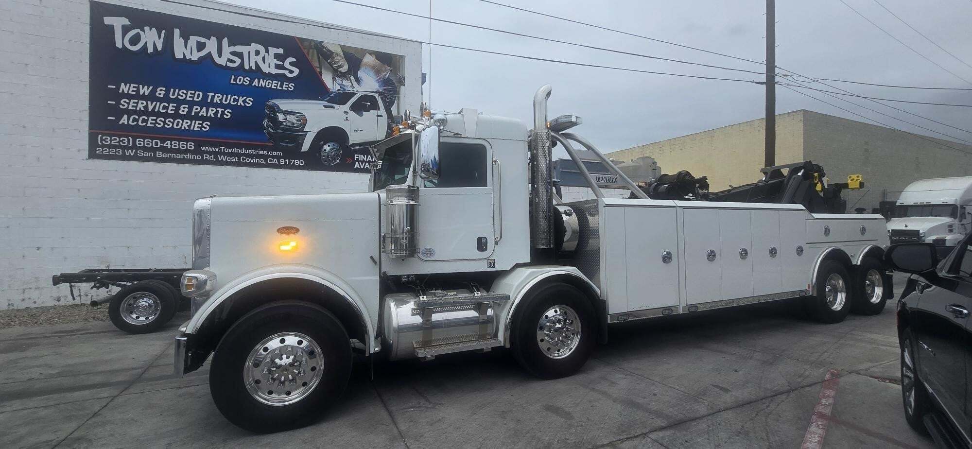 2024 PETERBILT 389 in West Covina, CA