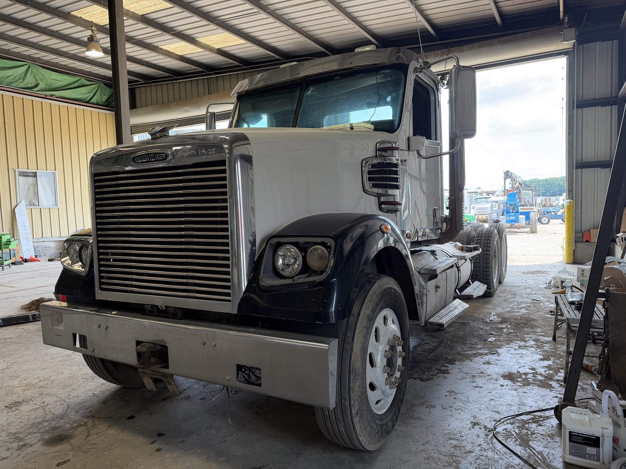2015 FREIGHTLINER 122 SD in Covington, TN