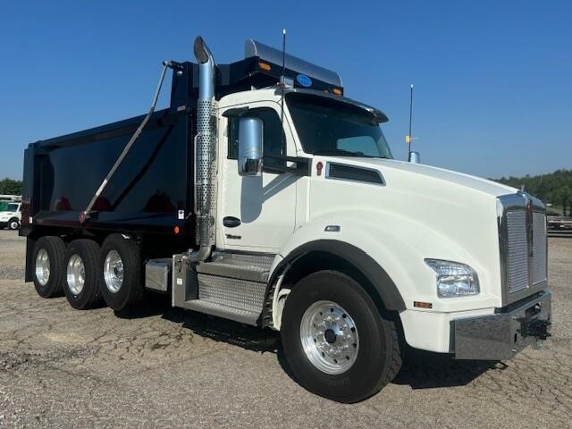 2027 KENWORTH T880 in Chatham, VA