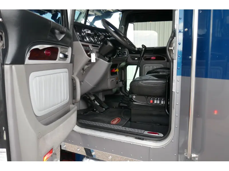 2018 PETERBILT 389