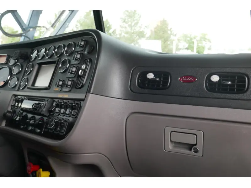 2018 PETERBILT 389