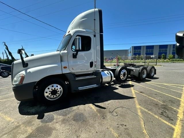2020 FREIGHTLINER CASCADIA 125 in Channelview, TX