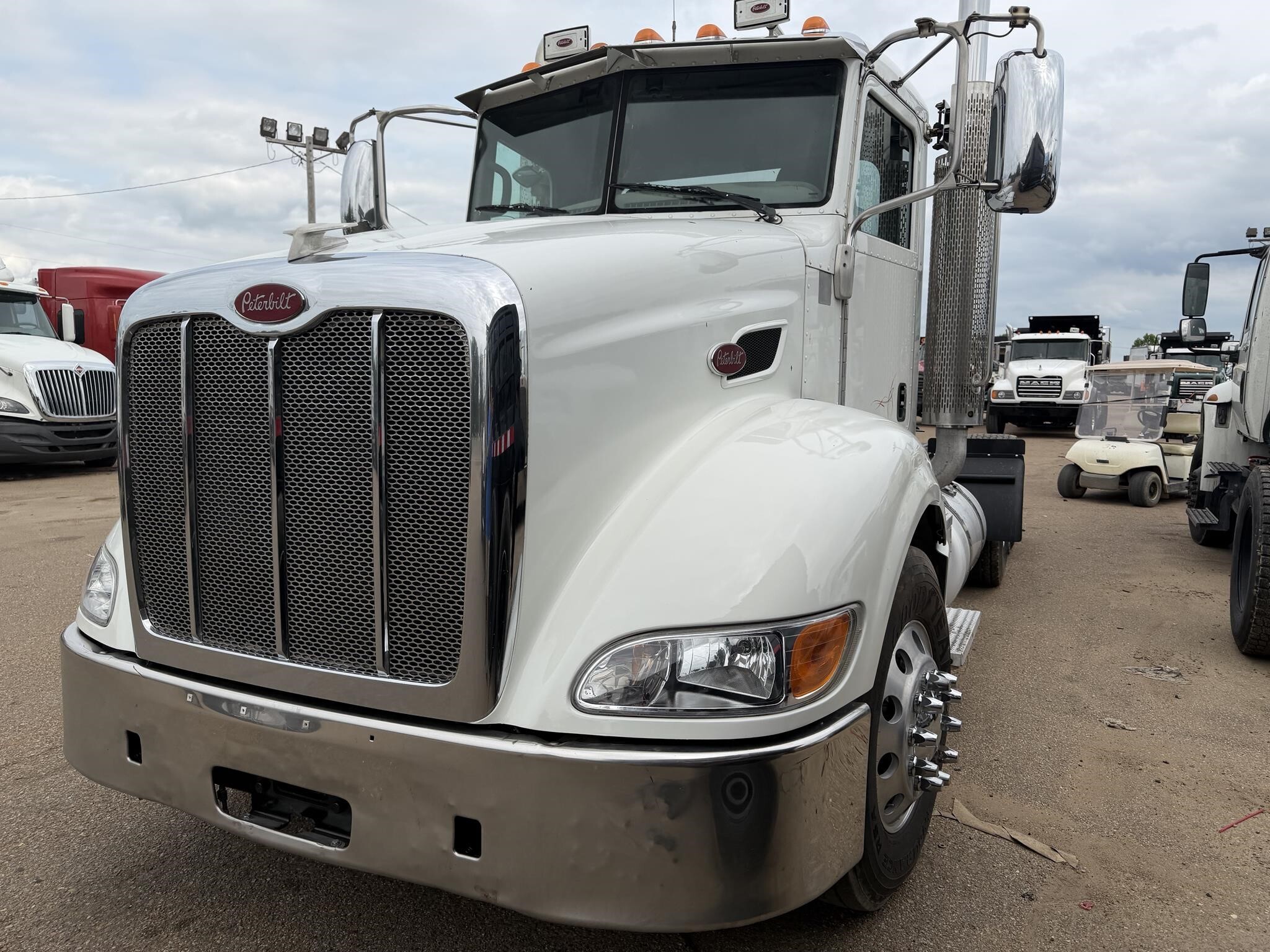 2014 PETERBILT 384 in Covington, TN