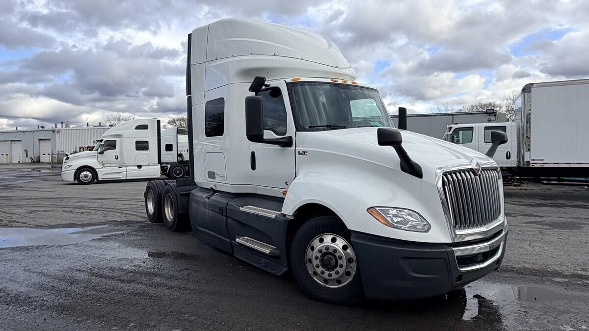 2022 INTERNATIONAL LT in Liverpool, NY