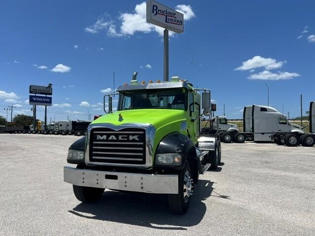 2021 MACK GRANITE 64FT in San Antonio, TX