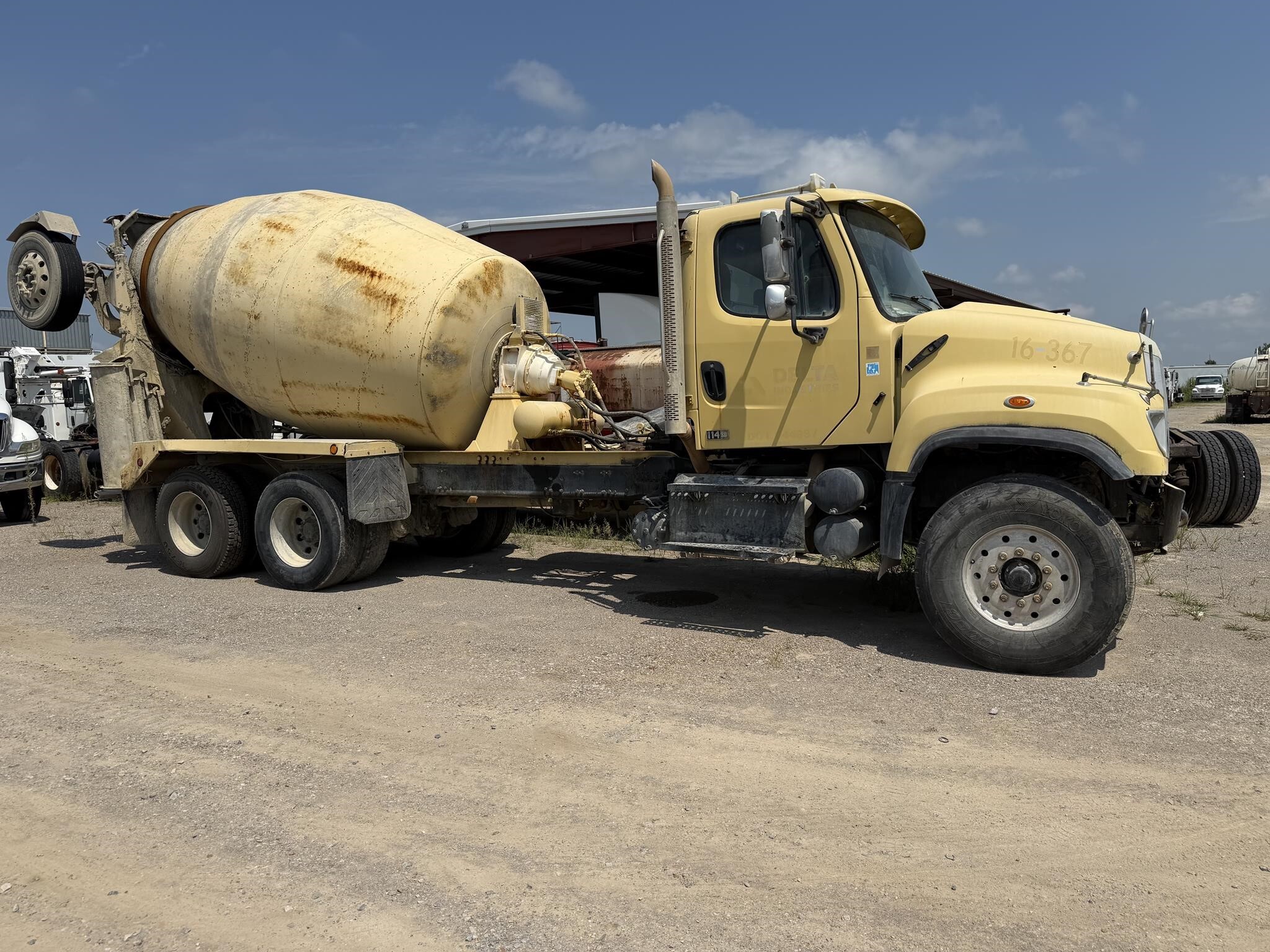 2015 FREIGHTLINER 114 SD in Covington, TN