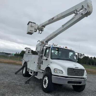 2019 FREIGHTLINER BUSINESS CLASS M2 106 in Miami, FL