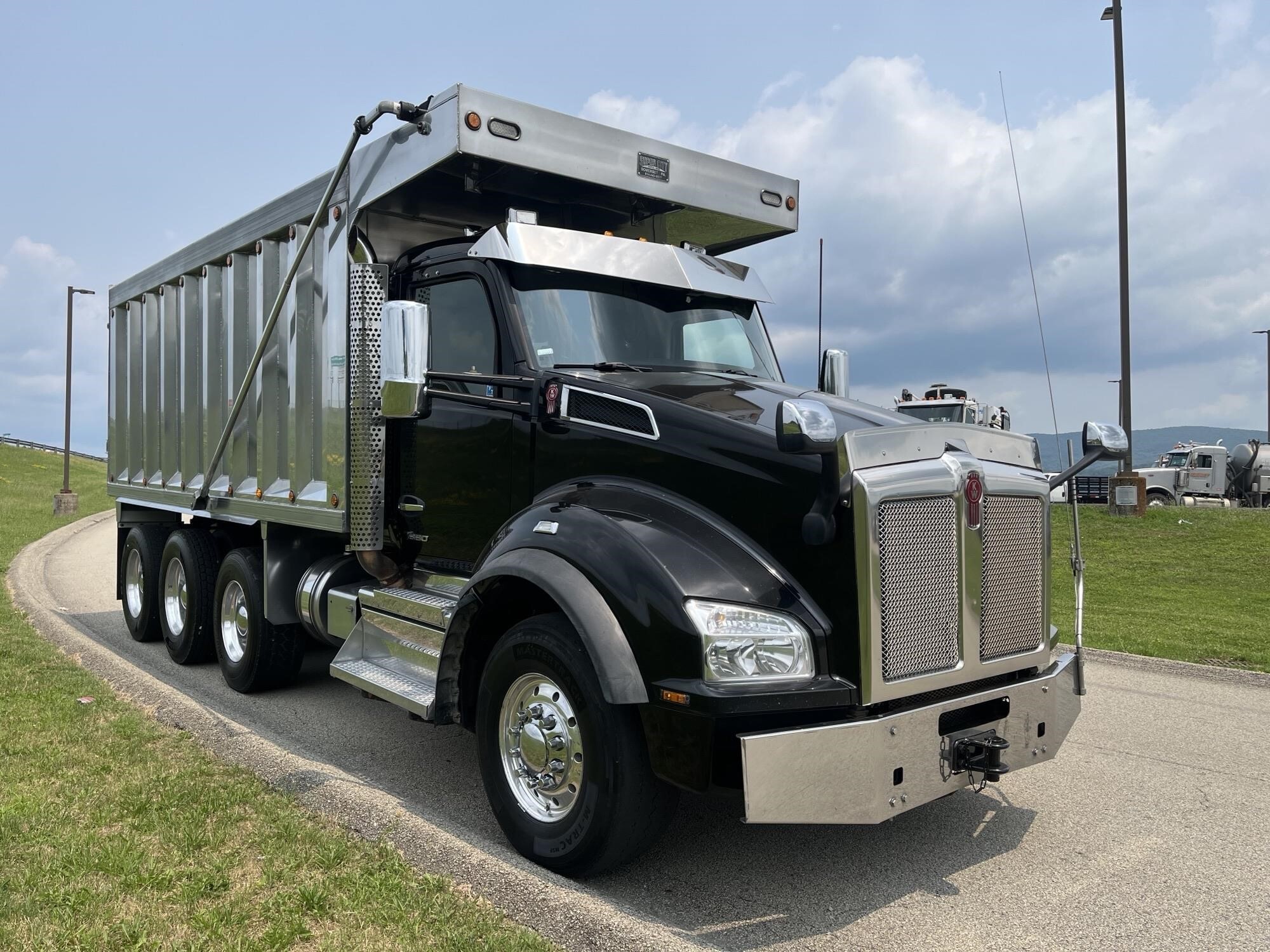 2022 KENWORTH T880 in Smithfield, PA