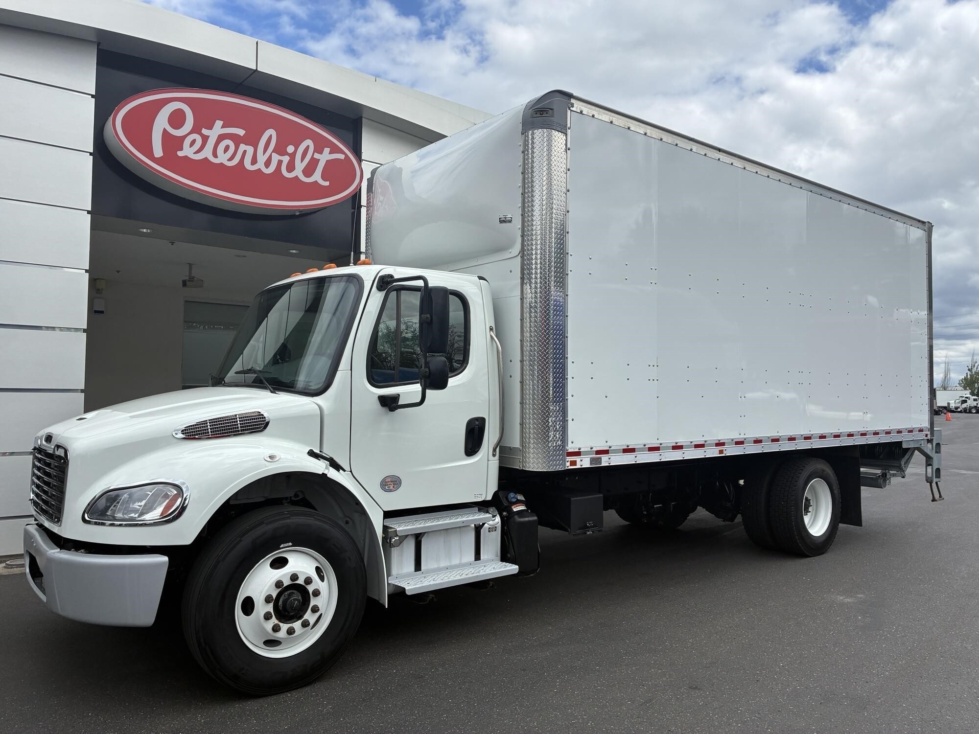 2023 FREIGHTLINER BUSINESS CLASS M2 106 in Portland, OR