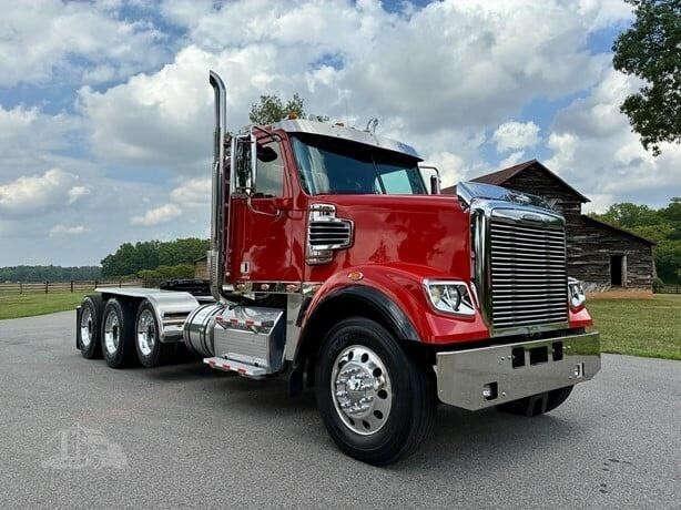 2014 FREIGHTLINER CORONADO 122 SD in Chatham, VA
