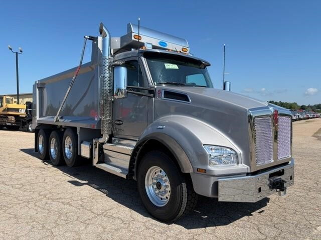 2027 KENWORTH T880 in Chatham, VA