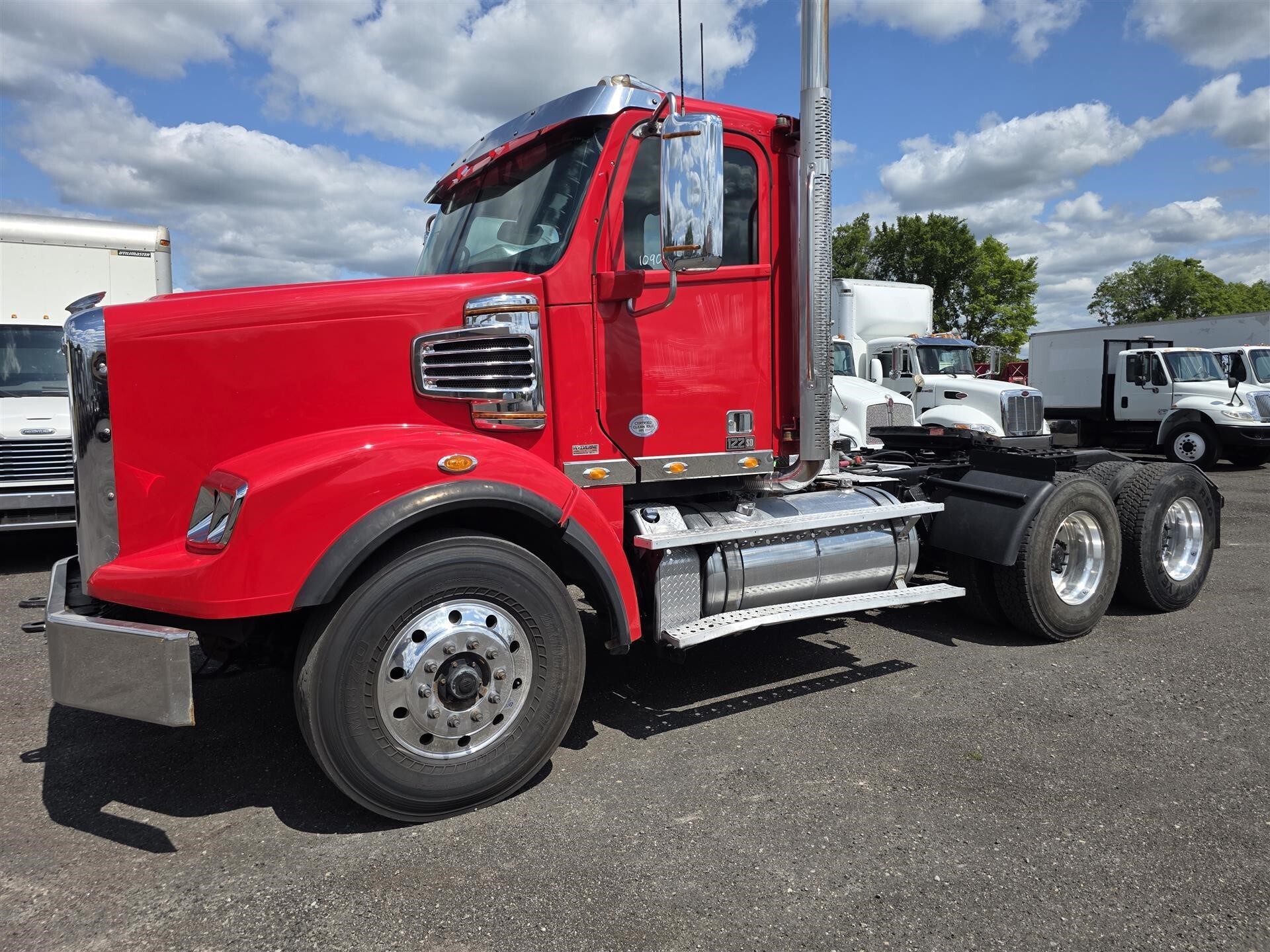2018 FREIGHTLINER 122 SD in Laotto, IN