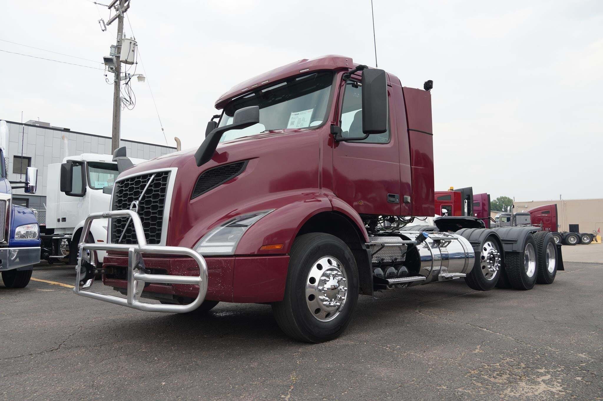 2020 VOLVO VNR64T300 in Sioux Falls, SD