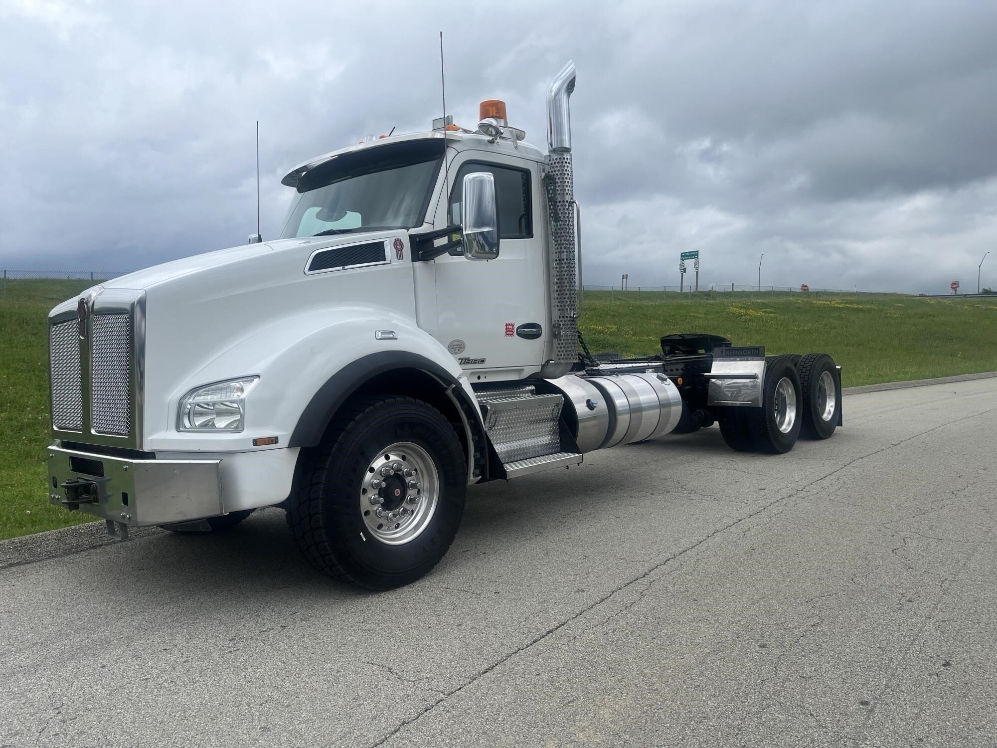 2019 KENWORTH T880 in Smithfield, PA