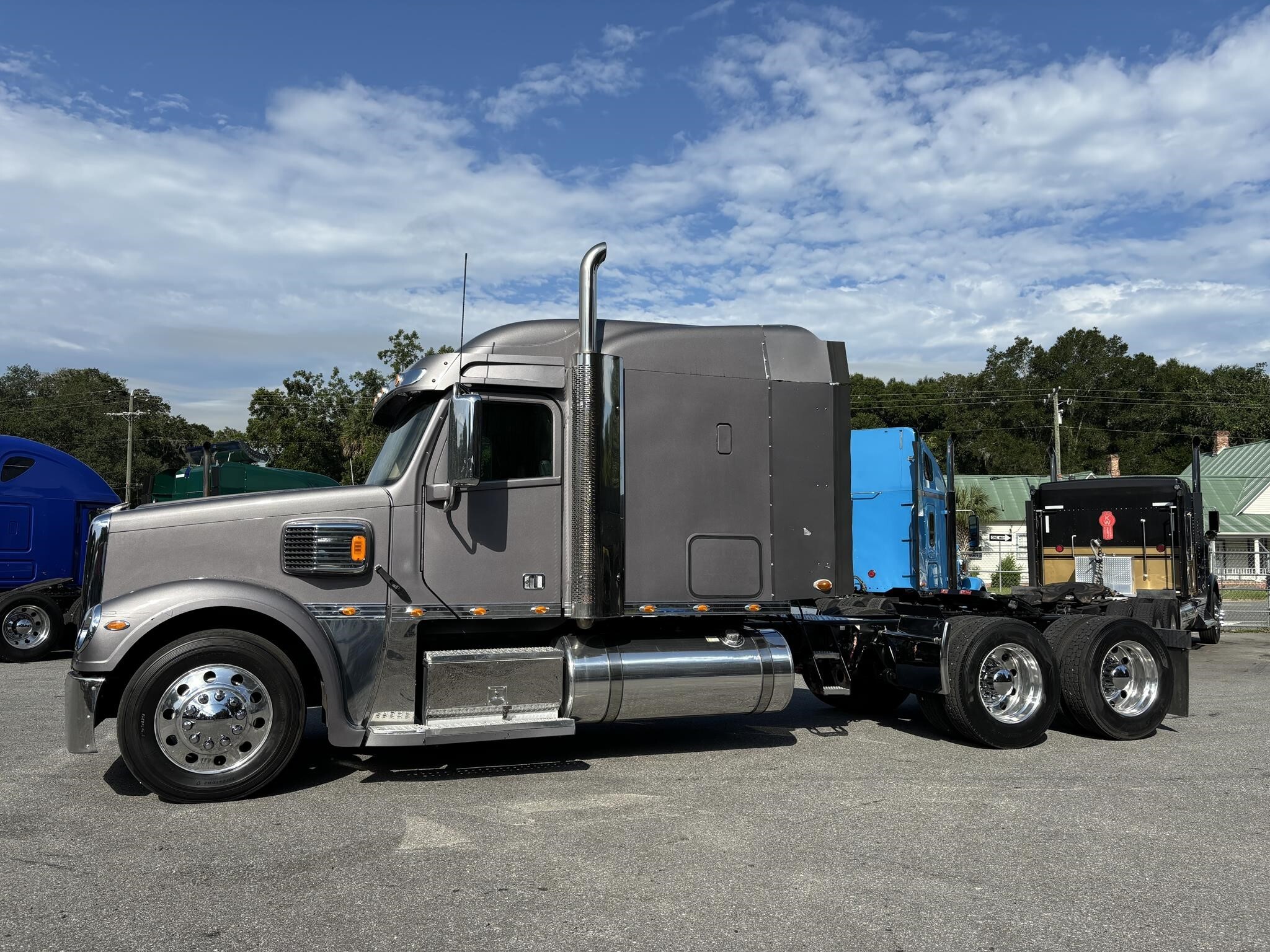 2015 FREIGHTLINER CORONADO 132 in Citra, FL