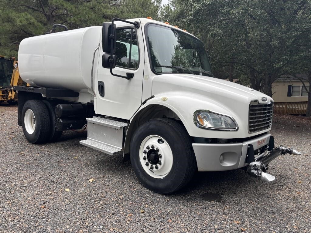2017 FREIGHTLINER BUSINESS CLASS M2 106 in Ringgold, VA