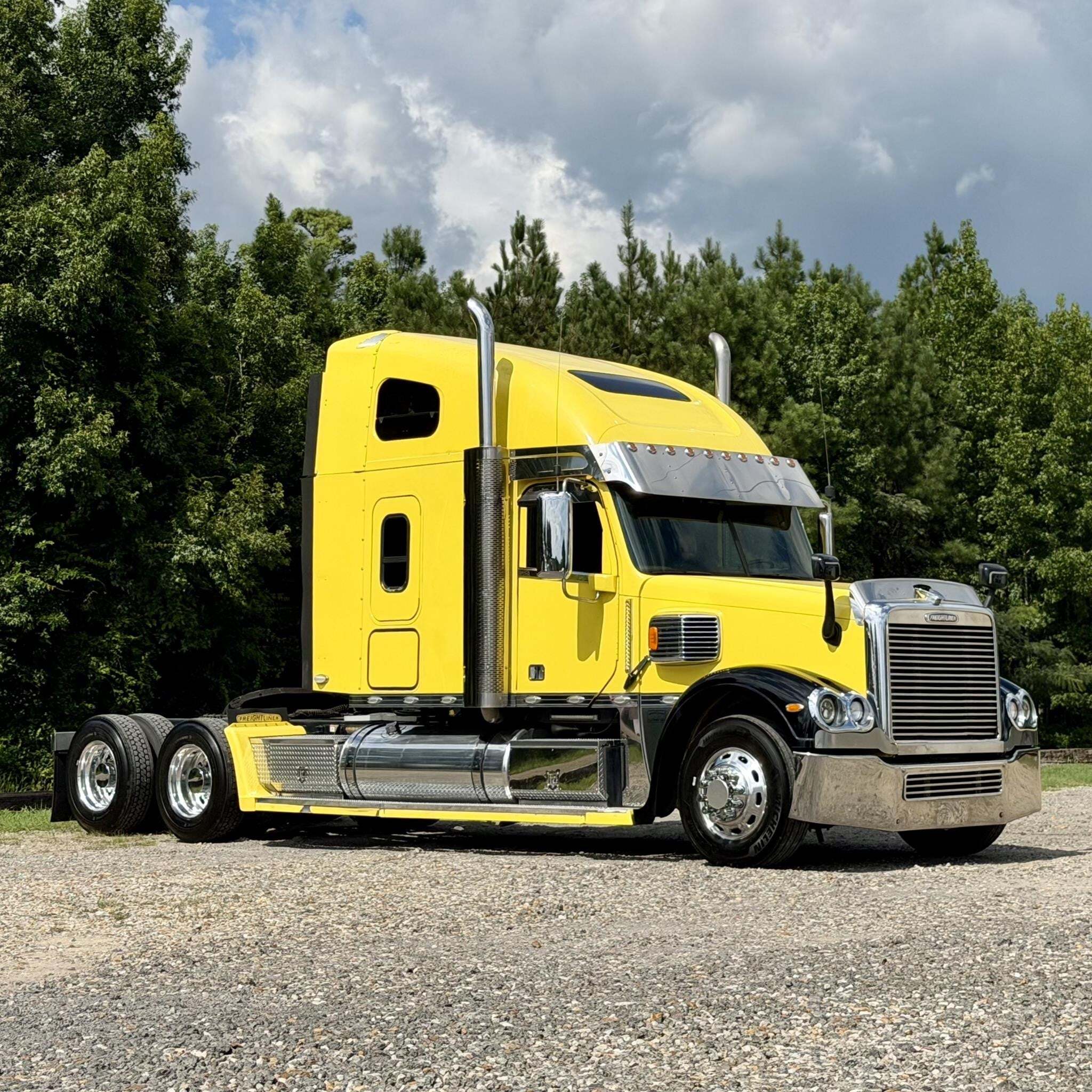 2016 FREIGHTLINER CORONADO 132 in Fayette, AL