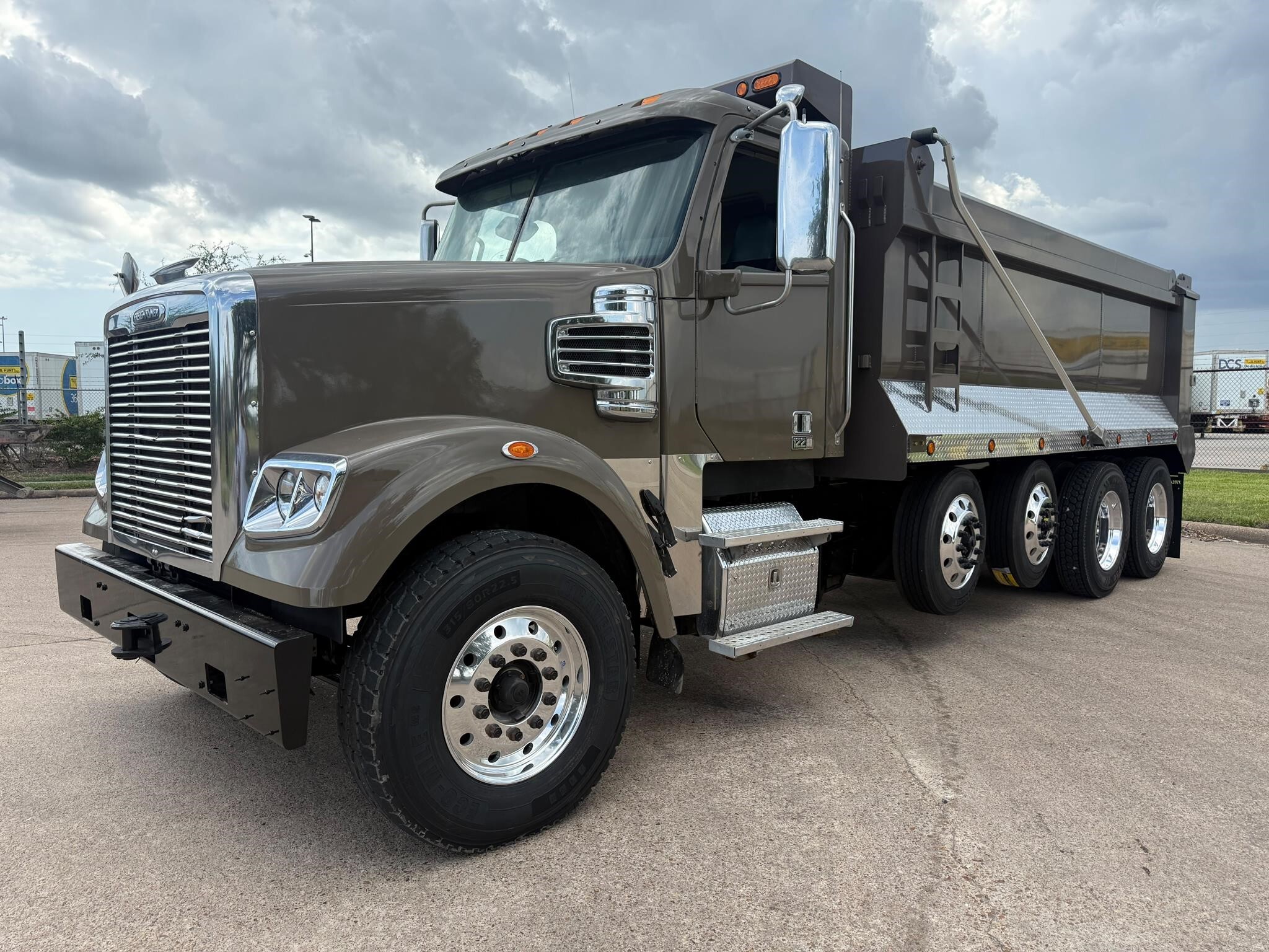 2016 FREIGHTLINER 122 SD in Houston, TX