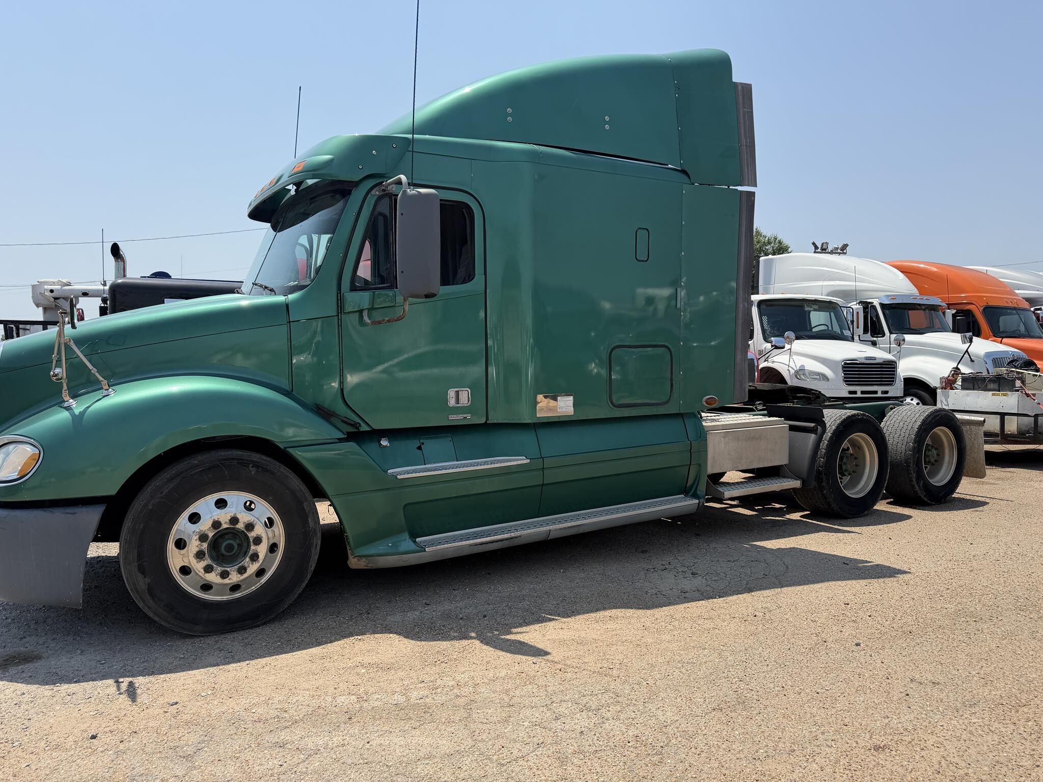 2009 FREIGHTLINER COLUMBIA in Covington, TN