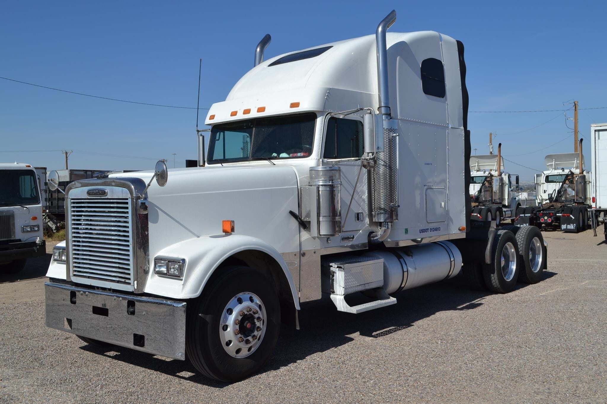 2005 FREIGHTLINER COLUMBIA in El Paso, TX