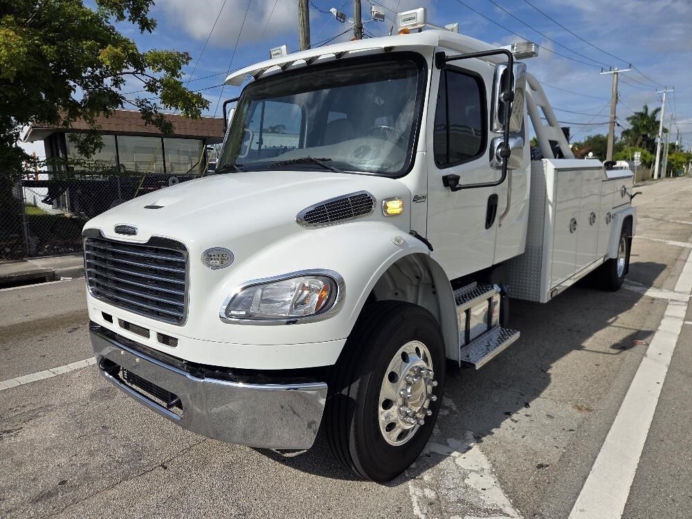 2023 FREIGHTLINER BUSINESS CLASS M2 106 in Fort Lauderdale, FL