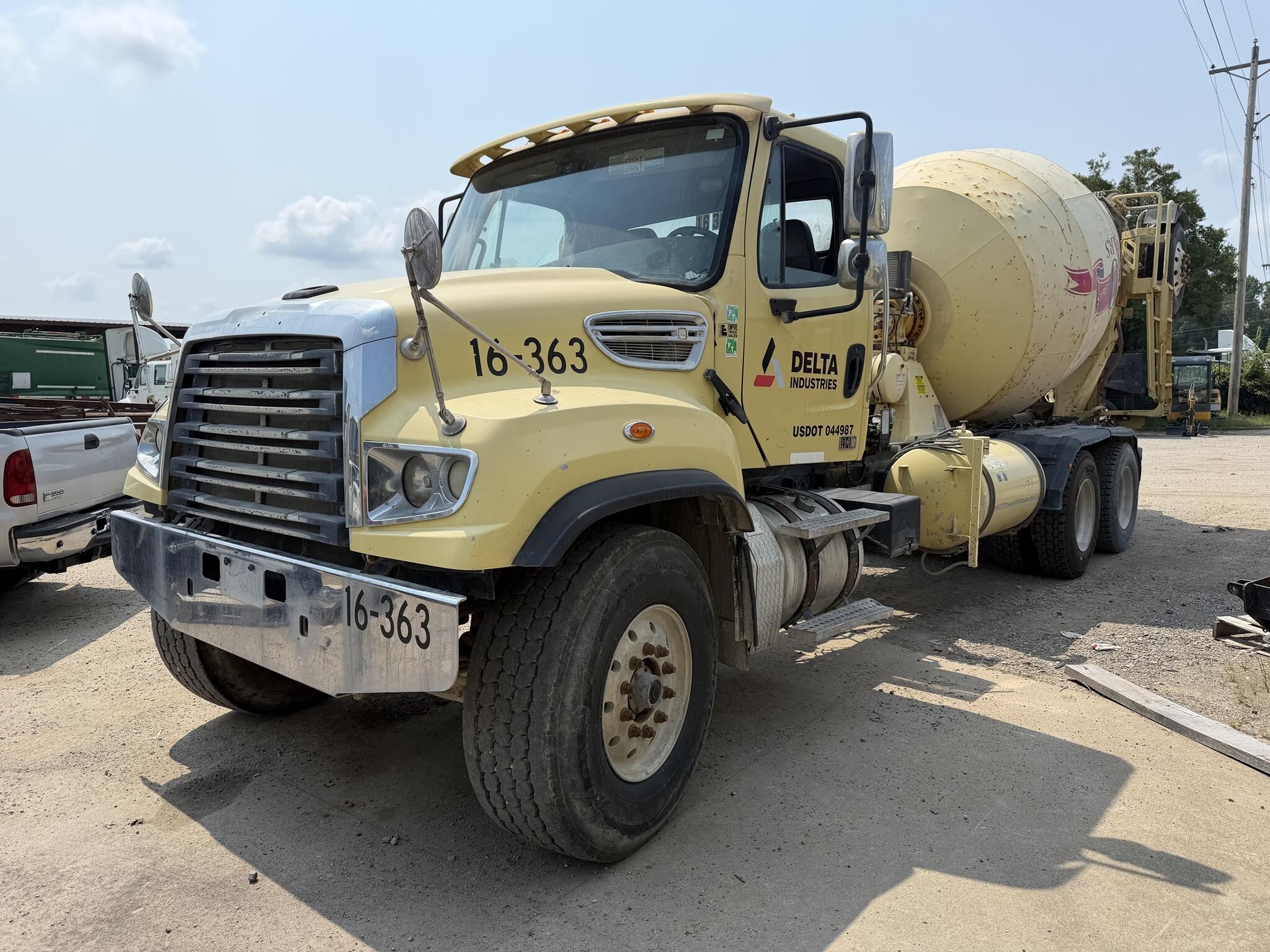 2017 FREIGHTLINER 114 SD in Covington, TN