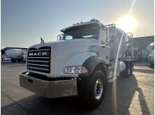 5 Key Features to Look for in a Commercial Truck for Construction image