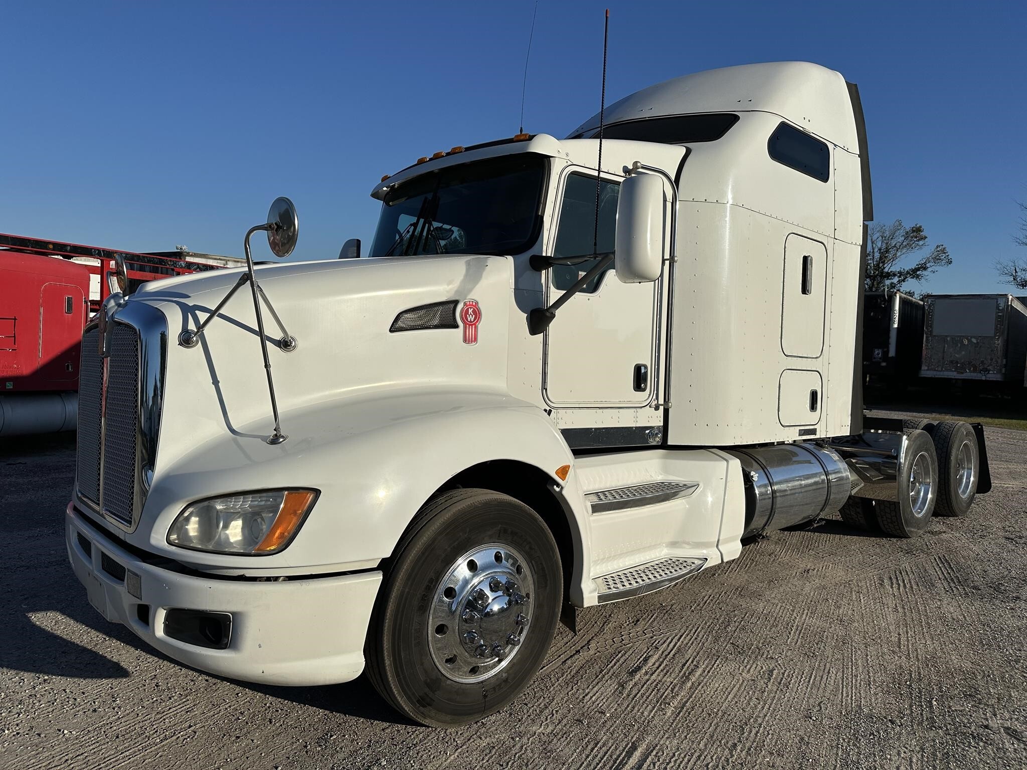 2012 KENWORTH T660 in Edgewater, FL