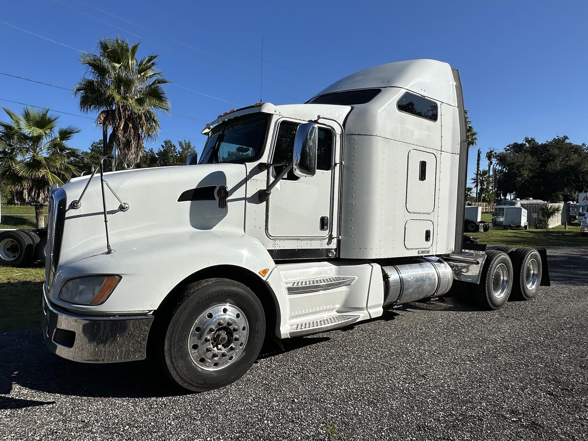 2012 KENWORTH T660 in Edgewater, FL